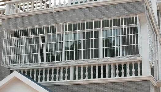 双桥经开区明亮门窗 专业阳台防盗网安装，守护居家安全每一刻